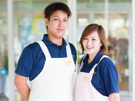 スタッフ2人のエントランス  