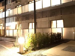 明るい外観の建物外観  