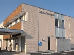 モダンな建物のエントランス