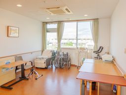 明るい居室の様子