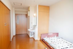 明るい居室の一角