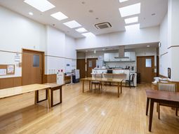 明るい食堂の様子
