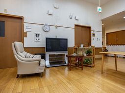 テレビのある共有リビング  