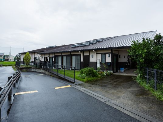 外観の平屋建物  
