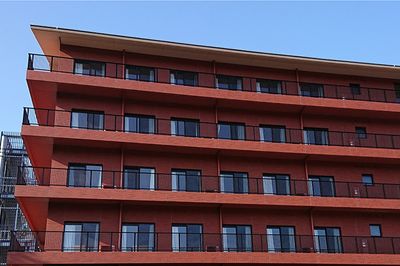 赤レンガの外壁の建物