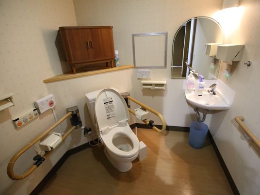 バリアフリー設計のトイレ