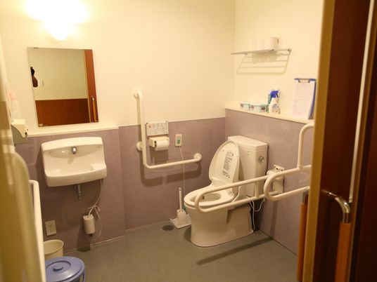 バリアフリーのトイレ空間