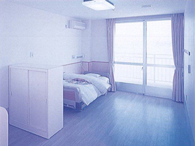 明るい居室 居室 大きな窓から自然光が差し込み、明るさと開放感を感じられます。快適に過ごせる居室です。