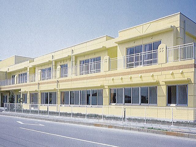 広々とした外観 外観 明るい色調の建物で、開放的な雰囲気が魅力です。空間を楽しみながら快適に働けます。