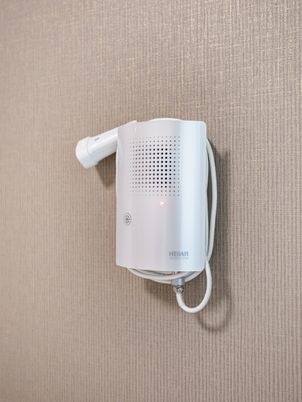 壁付け見守り機器