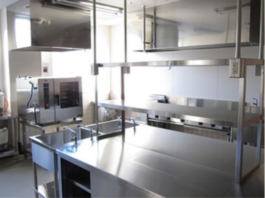 ステンレス製のキッチン