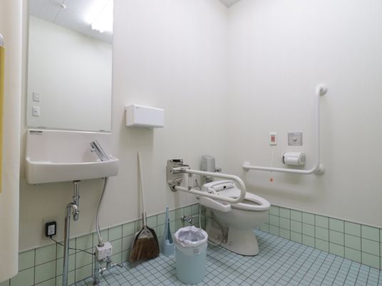  バリアフリー対応トイレ  