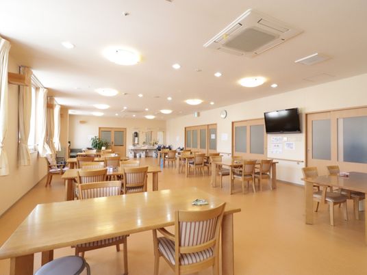  広々とした食堂空間  