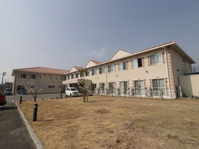 広々とした外観の施設 