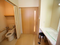 トイレ付属の洋室