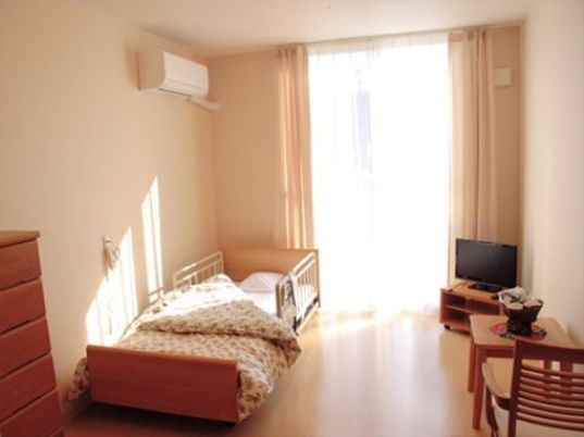 明るい個室の居室