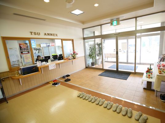 エントランスの清潔な空間