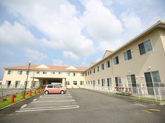 広々とした明るい外観