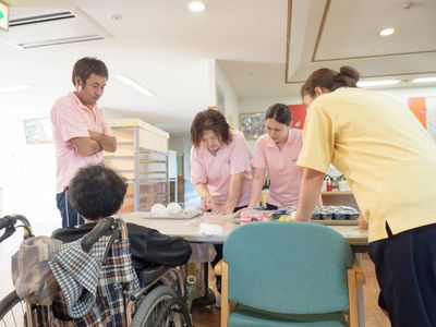 スタッフの協力の多目的室