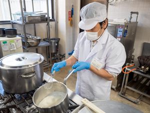 調理スタッフが活動中