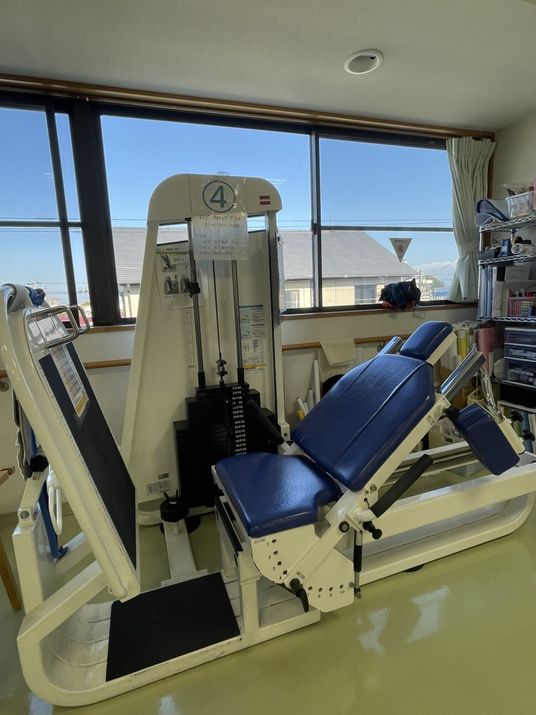 機能訓練用の設備が整った部屋