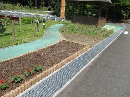 緑道のある庭  