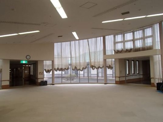 広いラウンジ  
