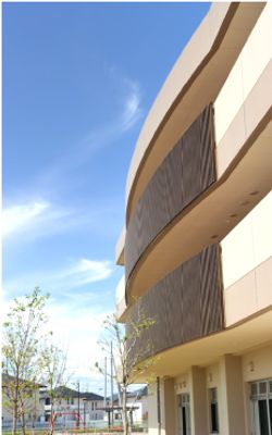 曲線的な外壁のある建物