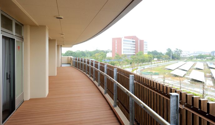 広々とした屋上のテラス