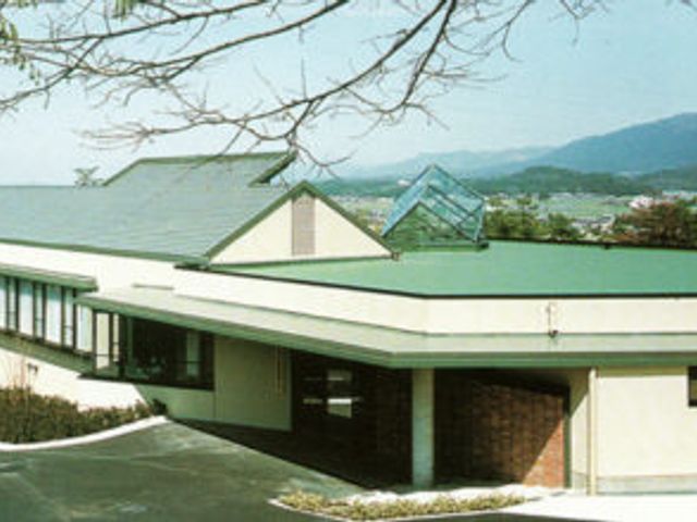 広々した平屋建物の外観 外観 穏やかな環境に囲まれた、広々とした平屋の建物です。自然との調和を感じることができます。