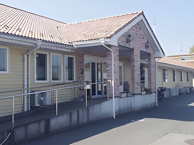 施設の外観 外観 広々としたエントランスで、訪れる方を温かく迎えます。バリアフリー設計で安心です。