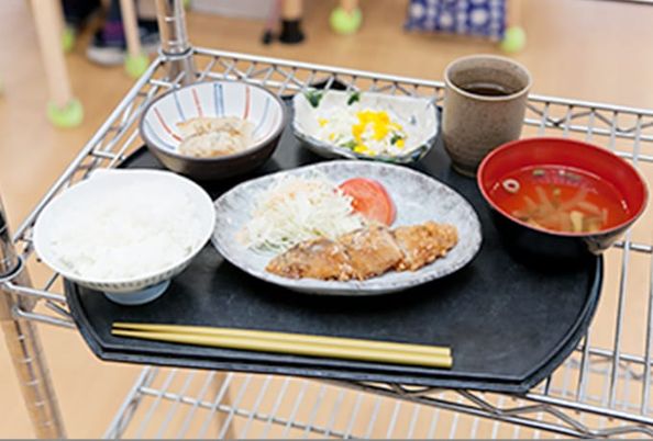 美味しそうな食事　ダイニングルーム