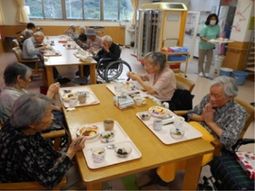 利用者の食事風景