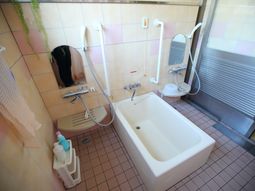 手すり付き浴室