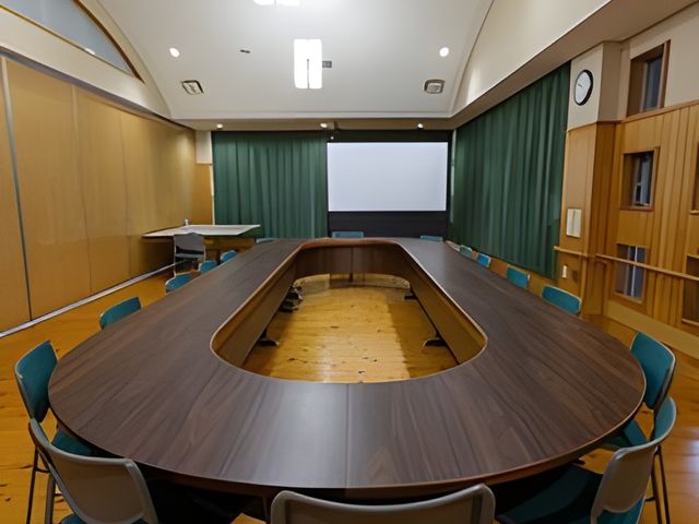 会議室 多目的室 大きなテーブルが設置された明るい多目的室です。会議や研修などに活用できます。