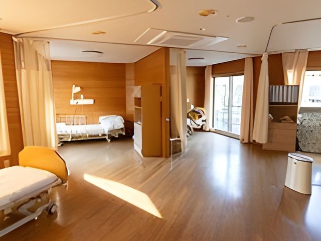 温かみのある居室 居室 広々とした木目調の空間で、自然光が差し込む居室です。心地よい環境で快適に過ごせます。