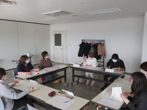 会議中の多目的室  