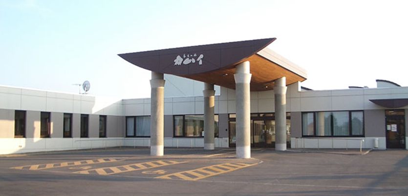 開放感あふれる建物外観