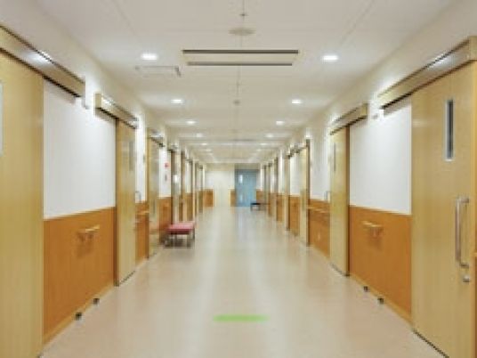 静かな長い廊下