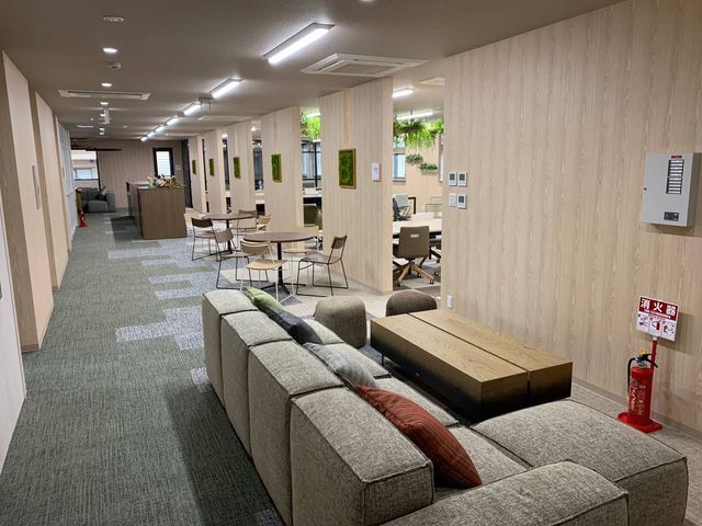 広々とした廊下 廊下 広々とした廊下には、自然光が差し込む落ち着いた空間です。リラックスして過ごせます。
