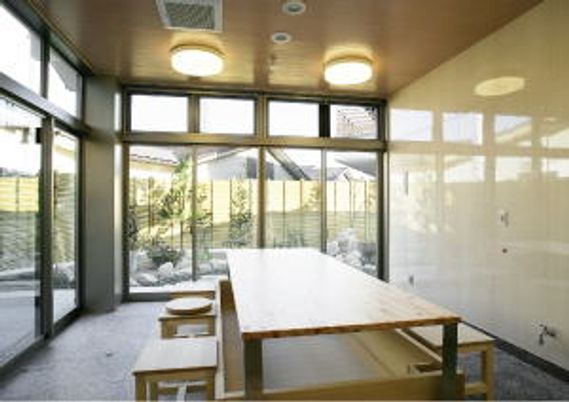 自然光のダイニングルーム