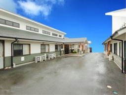 清潔感のある建物の入り口