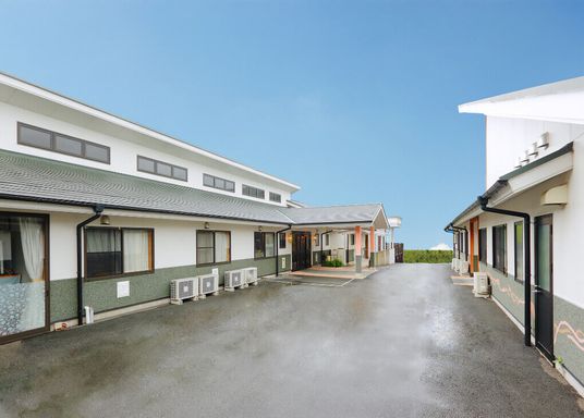 広々とした外観