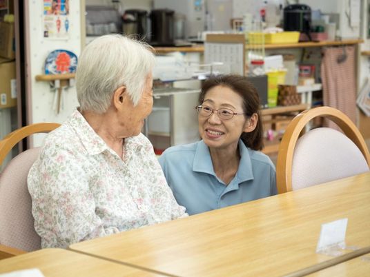スタッフと利用者の温かい対話
