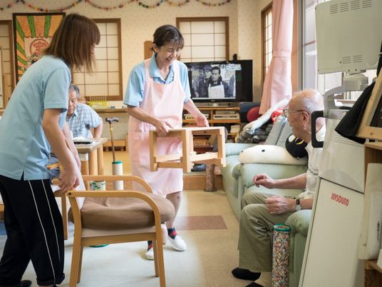 笑顔あふれるレクリエーション風景