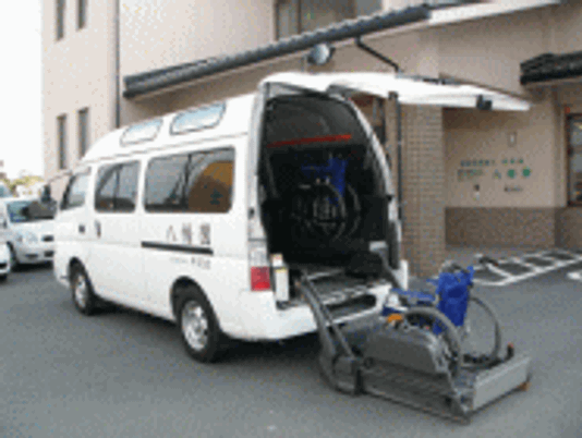 送迎車椅子リフト外観