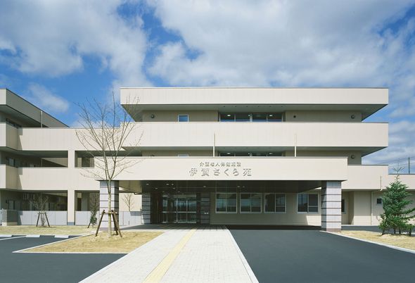 開放的な建物の外観