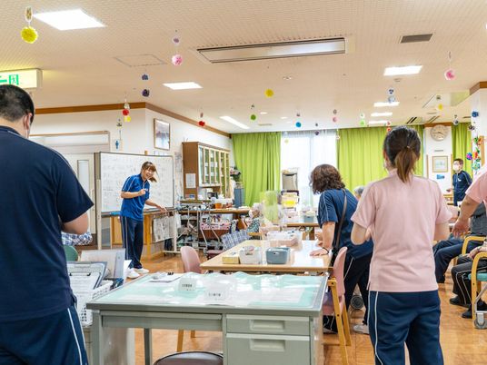 賑やかなスタッフイメージ