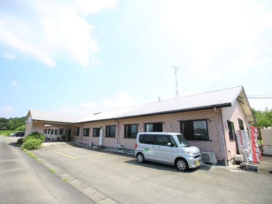 静かな街角のワンフロア建築