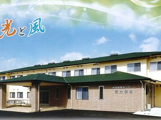 建物正面の外観  